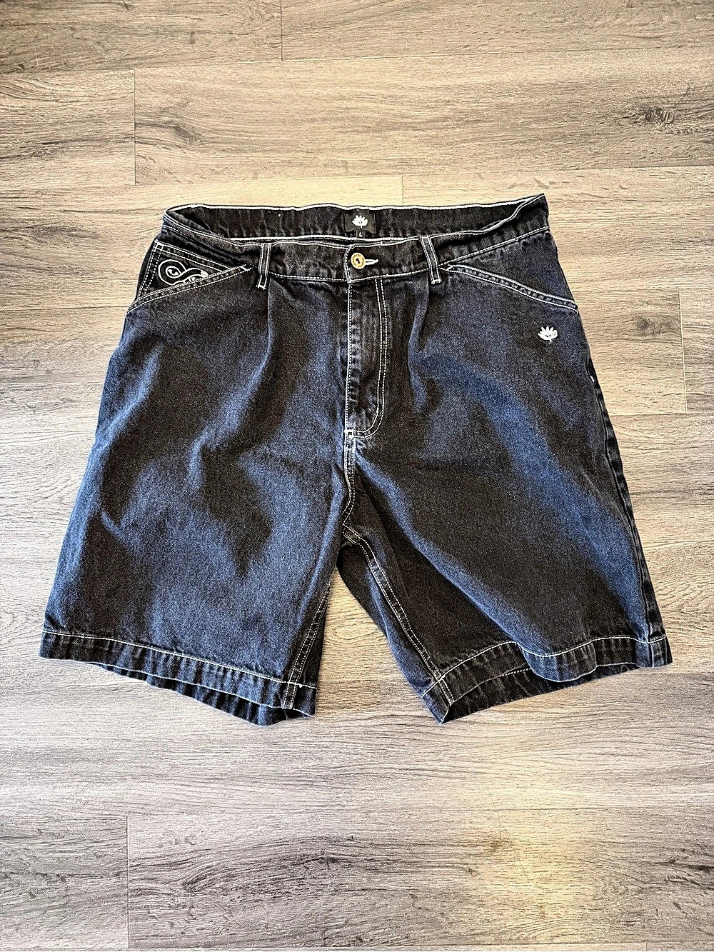 Magenta Men's Denim Jean Shorts in Black